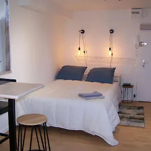 Rennes: 4 Couchages, Proche Commerces, Bus. Rennes